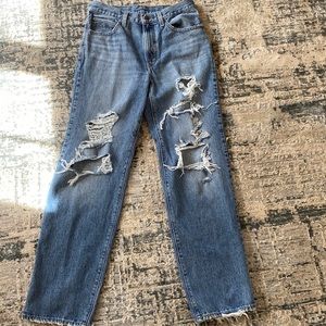 Levi's Mid Rise Distressed Torn baggy Jean